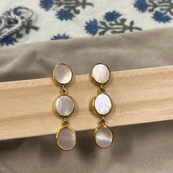 New J.Crew Mother of Pearl & Gold Plated Ring and Earring Set - Picture 8 of 15